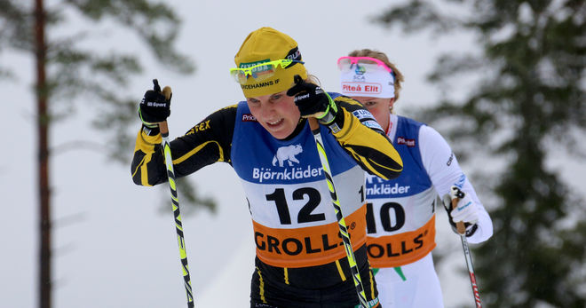 HANNA FALK vann SM-sprinten före Magdalena Pajala (bakom). Foto: KJELL-ERIK KRISTIANSEN