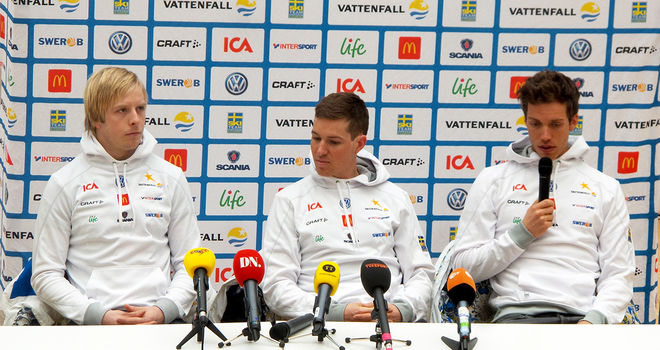 TRE FJÄRDEDELAR av det svenska skiathlon-laget: Lars Nelson, Martin Johansson och Marcus Hellner. Fjärde man är Calle Halfvarsson. Foto: THORD ERIC NILSSON