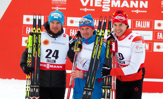 MAXIM VYLEGZHANIN (mitten) vann VM-guldet på skiathlon före Dario Cologna (tv) och Alex Harvey. Foto: THORD ERIC NILSSON