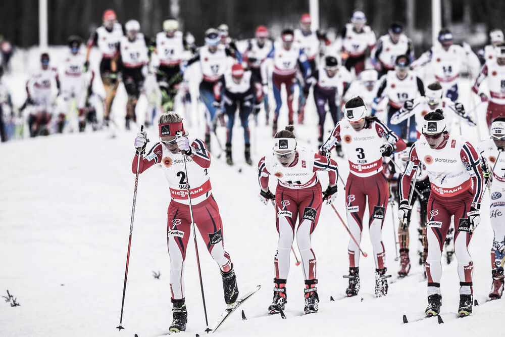 21.02.2015, Falun, Sweden (SWE): Therese Johaug (NOR), Astrid Uhrenholdt Jacobsen (NOR), Heidi Weng (NOR), Marit Bjoergen (NOR), Charlotte Kalla (SWE), (l-r) - FIS nordic world ski championships, cross-country, skiathlon women, Falun (SWE). www.nordicfoc
