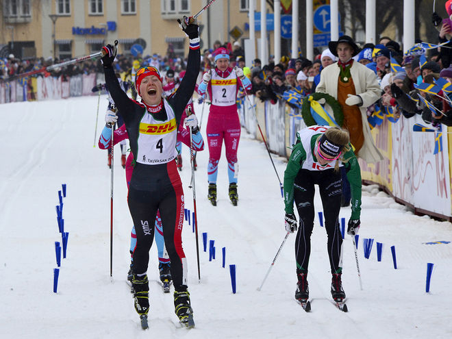 LAILA KVELI vinner TjejVasan precis före Emilia Lindstedt och Lina Korsgren. Foto: VASALOPPET