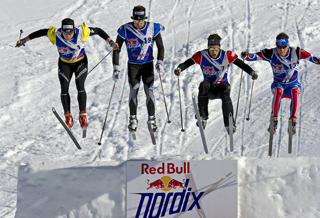 MARCUS HELLNER (två från höger) i fint sällskap i en tidigare utgåva av Red Bull Nordix, fr v: Dario Cologna, Alex Harvey, Hellner och Alexander Legkov. Foto: RED BULL