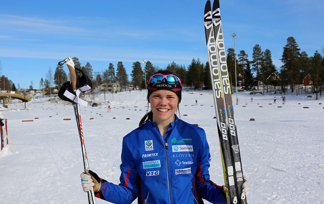 ÄNTLIGEN SEGER för Jenny Solin, Sollefteå - även om det var med endast 0,1 sekunder före tvåan Elina Rönnlund. Foto/rights: KJELL-ERIK KRISTIANSEN/sweski.com