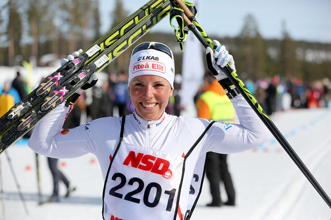 CHARLOTTE KALLA jublar efter segern i NSD Classic i Gällivare i lördags. Snart provar hon på skidalpinism för första gången. Foto: MICHAEL RENSTRÖM/Imega Promotion