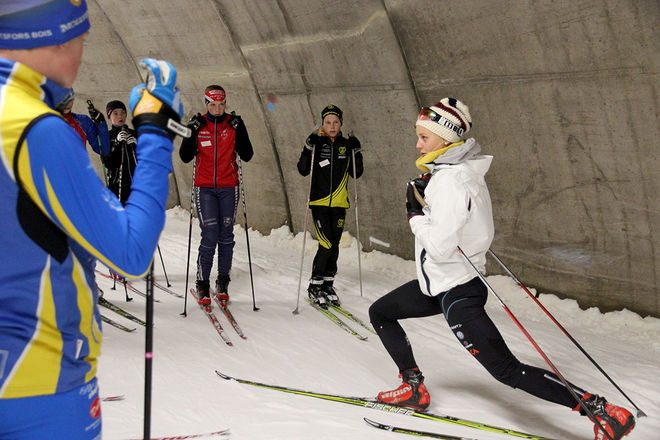 STINA NILSSON instruerar sprintstarter i Torsby Ski Tunnel under förra årets sommarskidskola. Foto: LEIF SKOGSBERG