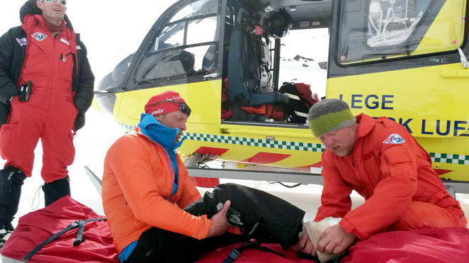 ANDERS AUKLAND fick hämtas med helikopter i fjället sedan han brutit foten på två ställen. Foto: TEAM SANTANDER