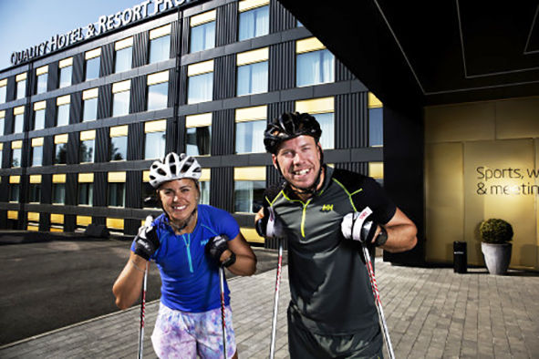 ANNA HAAG och Emil Jönsson har blivit sportprofiler för det nya Quality-hotellet på Frösön utanför Östersund. Foto: JENS BLIXTH