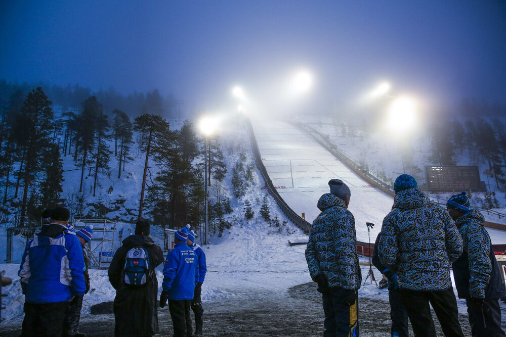 28.11.2015, Ruka, Finland (FIN): Athletes waiting for judges decision  - FIS world cup nordic combined, individual gundersen HS142/10km, Ruka (FIN). www.nordicfocus.com. © Modica/NordicFocus. Every downloaded picture is fee-liable.