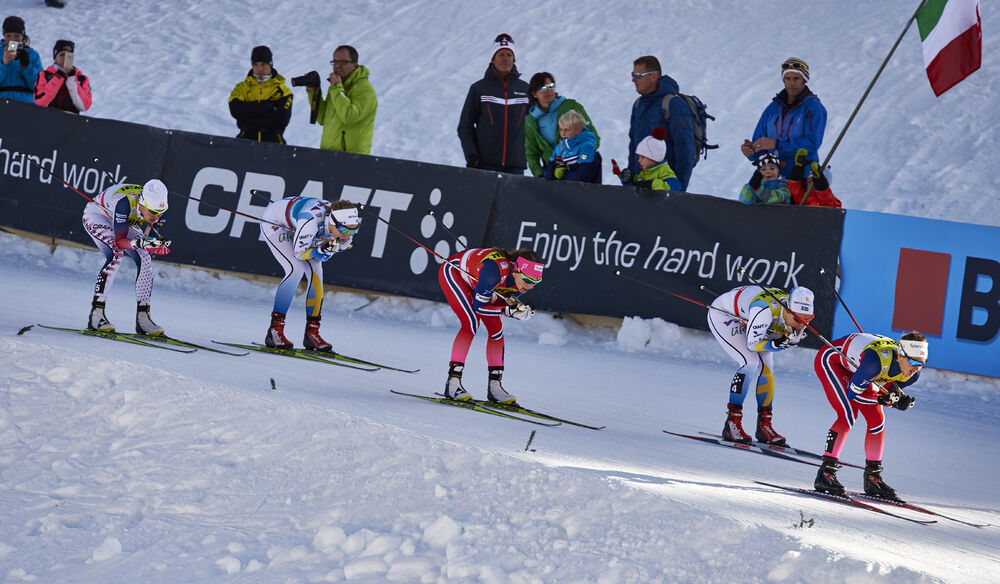13.12.2015, Davos, Switzerland (SUI):Sophie Caldwell (USA), Stina Nilsson (SWE), Maiken Caspersen Falla (NOR), Hanna Falk (SWE), Ingvild Flugstad Oestberg (NOR), (l-r)  - FIS world cup cross-country, individual sprint, Davos (SUI). www.nordicfocus.com. �