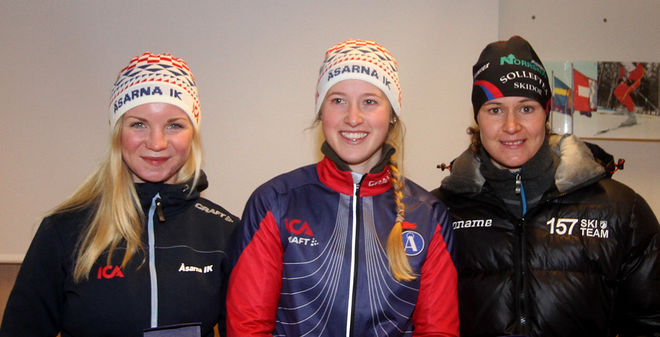 DUBBELT ÅSARNA i damernas seniorklass. Frida Hallquist (mitten) vann före Elin Molin (tv) med Britta Norgren (th) som trea.