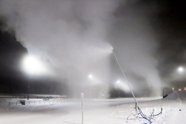 SNÖKANONERNA går för fullt på Lindbäcksstadion i Piteå. Foto: ARRANGÖREN SNÖKANONERNA går för fullt på Lindbäcksstadion i Piteå. Foto: ARRANGÖREN