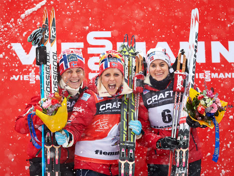 05.01.2014, Val di Fiemme, Italy (ITA): Astrid Uhrenholdt Jacobsen (NOR), Therese Johaug (NOR), Heidi Weng (NOR), (l-r)- FIS world cup cross-country, tour de ski, final climb women, Val di Fiemme (ITA). www.nordicfocus.com. © Felgenhauer/NordicFocus. Ev NordicFocus 05.01.2014, Val di Fiemme, Italy (ITA): Astrid Uhrenholdt Jacobsen (NOR), Therese Johaug (NOR), Heidi Weng (NOR), (l-r)- FIS world cup cross-country, tour de ski, final climb women, Val di Fiemme (ITA). www.nordicfocus.com. © Felgenhauer/NordicFocus. Ev