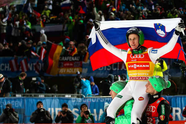 06.01.2016, Bischofshofen, Austria (AUT): Peter Prevc (SLO) carried by Robert Kranjec (SLO) and Anze Lanisek (SLO) (l-r)- FIS world cup ski jumping, four hills tournament, individual HS140, Bischofshofen (AUT). www.nordicfocus.com. © Laiho/NordicFocus. NordicFocus