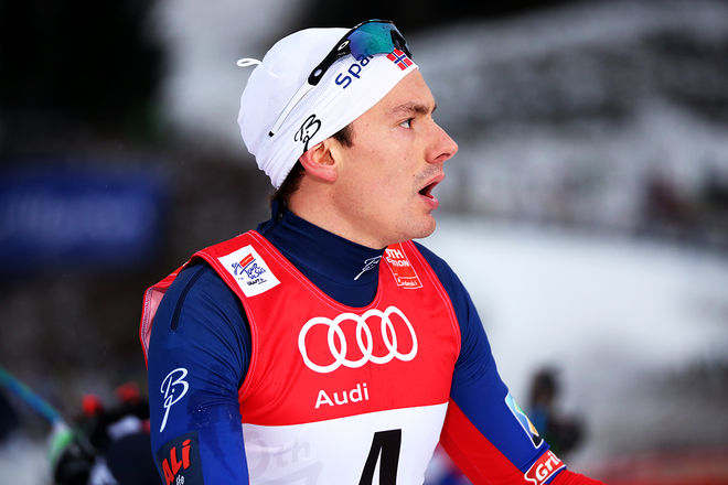 FINN HAAGEN KROGH tappade båda (!) skidorna under masstartsloppet i Tour de Ski i Oberstdorf utan att någon riktigt vet varför. Foto/rights: MARCELA HAVLOVA/sweski.com