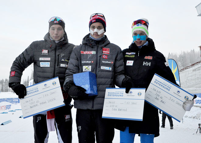 EVEN NORTHUG vann norska juniormästerskapen i sprint förra säsongen. Nu var han snabbast i kvalet. Här med tvåan Andreas Myran Steen (tv) och trean Joni Mäki, som också har medalj från JVM. Foto: THORD ERIC NILSSON