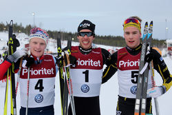 DOM TRE BÄSTA i herrarnas skiathlon, fr v: Jens Burman, Åsarna (3:a), Marcus Hellner, Gällivare (1:a) och Viktor Thorn, Ulricehamn (2:a). Foto/rights: KJELL-ERIK KRISTIANSEN/sweski.com