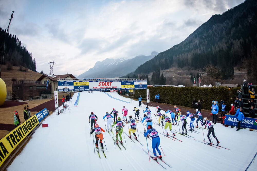 31.01.2016, Molina di Fiemme, Italy (ITA):Start of the women's race - Ski Classics and FIS Marathon Cup Marcialonga, Molina di Fiemme (ITA). www.nordicfocus.com. © Rauschendorfer/NordicFocus. Every downloaded picture is fee-liable. NordicFocus 31.01.2016, Molina di Fiemme, Italy (ITA):Start of the women