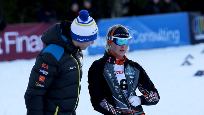 - DU HÄNGER väl med till Drammen, verkar sprinttränaren Johan Granath säga till Maja Dahlqvist under helgens skid-SM i Piteå. Foto/rights: KJELL-ERIK KRISTIANSEN/sweski.com