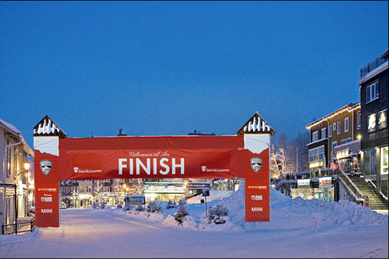 SÅ HÄR kan det komma att se ut när Årefjällsloppet nu får målgång på Åre Torg. Foto: ÅREFJÄLLSLOPPET