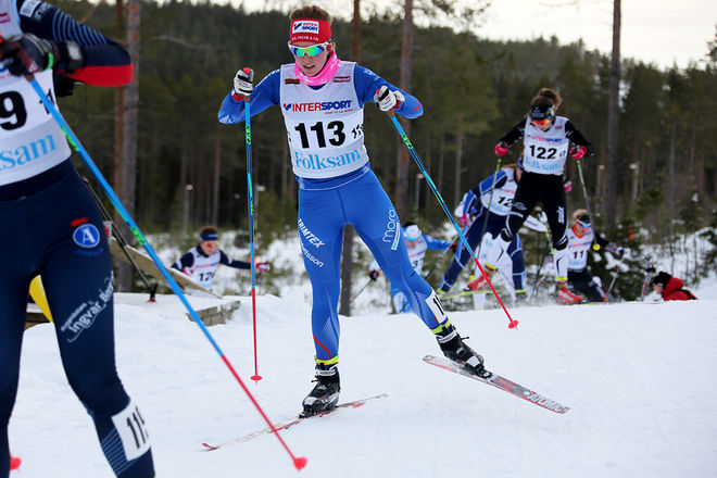 FRIDA ERKERS var lite överraskande den som pressade Evelina Settlin helt in på mållinjen i masstarten vid Intersport Cup i Hudiksvall. Foto/rights: KJELL-ERIK KRISTIANSEN/sweski.com