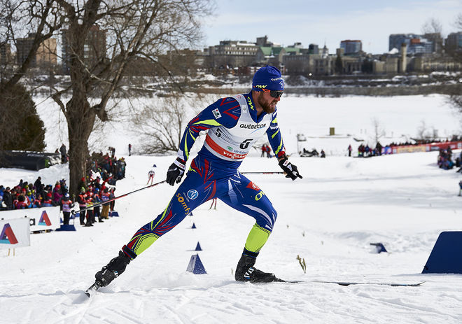 BAPTISTE GROS fick gult kort för en ful tackling på Ola Vigen Hattestad, men han vann ändå sprinten i världscupen i Quebec under Ski Tour Canada. Foto: NORDIC FOCUS