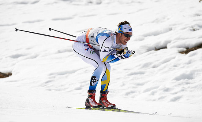 MARCUS HELLNER äntligen tillbaka på pallen i världscupen vid 15 km fristilsloppet i Canmore under Ski Tour Canada. Foto: NORDIC FOCUS