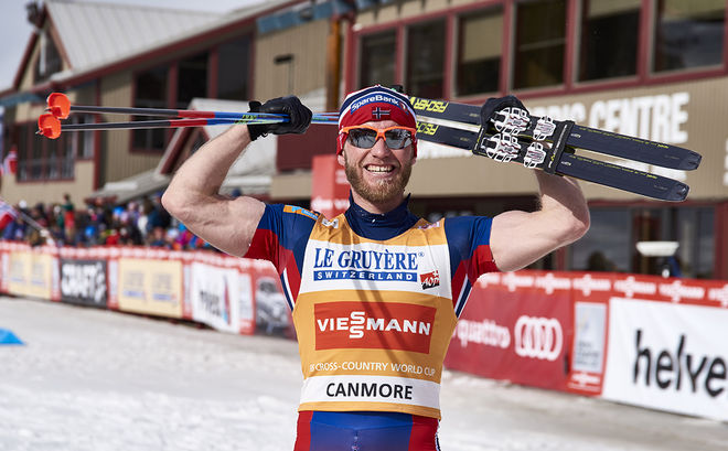 SÄSONGENS BÄSTA ÅKARE vann också Ski Tour Canada. Martin Johnsrud Sundby var överlägsen i jaktstarten i Canmore. Foto: NORDIC FOCUS