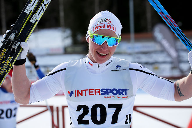 OVANLIGT ATT jubla för en sprintseger för Viktor Brännmark från Piteå Elit. Foto/rights: KJELL-ERIK KRISTIANSEN/sweski.com