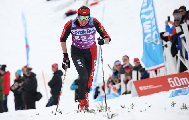 EN KONCENTRERAD Justyna Kowalczyk på väg uppför den sista backen mot seger i Årefjällsloppet i Edsåsdalen. Foto/rights: MARCELA HAVLOVA/sweski.com