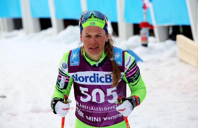 LINA KORSGREN slog Britta Johansson Norgren och var mindre än 50 minuter efter dom bästa herrarna i det 200 km långa Red Bull Nordenskiöldsloppet till Jokkmokk. Foto/rights: MARCELA HAVLOVA/sweski.com