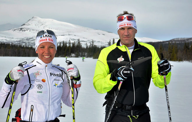 CHARLOTTE KALLA - här med tränaren Magnus Ingesson - kommer att tävla i Skandinaviska cupen i helgen. Du kan följa tävlingarna live på norska skidförbundets sidor. Foto: HÅKAN SVENSSON