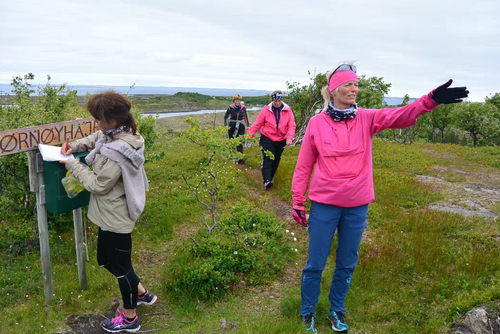 Sørøyan God merking av løypene, og Gunn Lise viser veien videre