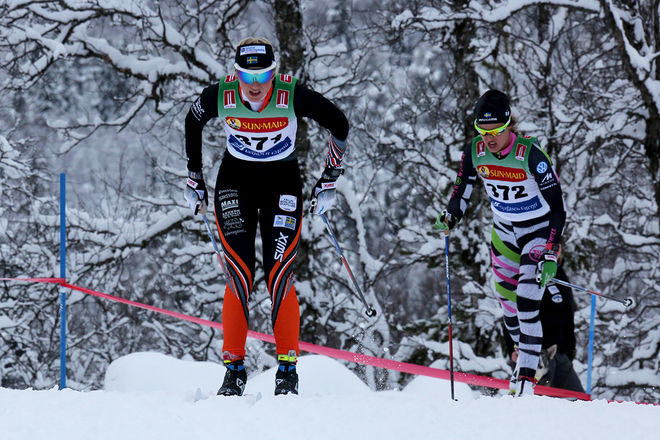 ANNA HAAG (bakom) hade ryggen till Maja Dahlqvist och dom båda gjorde ett mycket starkt slutvarv. Anna blev tvåa och Maja slutade 7:a. Foto/rights: KJELL-ERIK KRISTIANSEN/sweski.com
