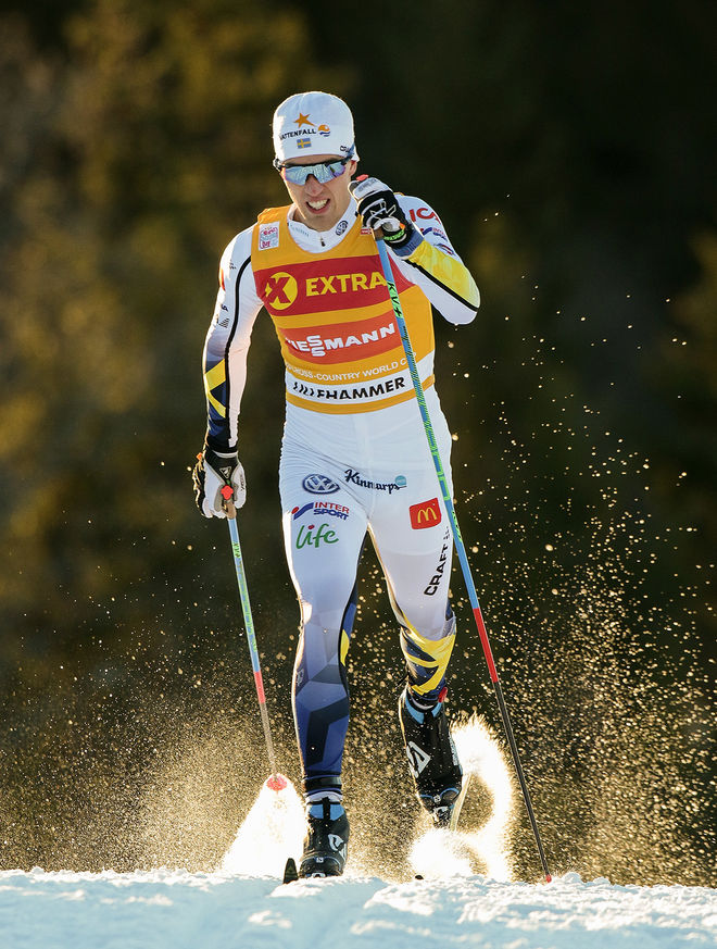CALLE HALFVARSSON dominerade världscupsprinten i Lillehammer och tog sin andra världscupseger - trots en varning i semifinalen som kunde ha kostat honom en plats i finalen. Foto: NORDIC FOCUS