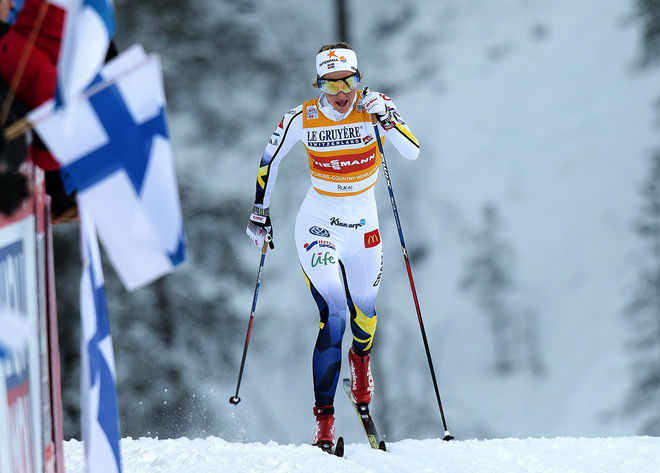 IMPONERANDE ÅKNING av Stina Nilsson i jaktstarten i Lillehammer. Hon åkte upp sig från 27:e till 5:e plats. Foto: NORDIC FOCUS