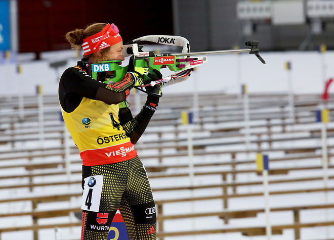 LAURA DAHLMAIER vann sprinten i Pokljuka under fredagen och ökade ledningen i damernas världscup i skidskytte. Foto/rights: MARCELA HAVLOVA/sweski.com
