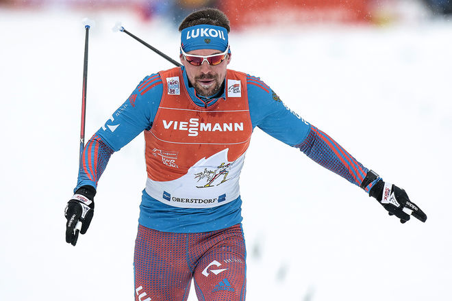 SERGEY USTIUGOV kopplade ett ännu starkare grepp om Tour de Ski på onsdagens jaktstart. Foto: NORDIC FOCUS