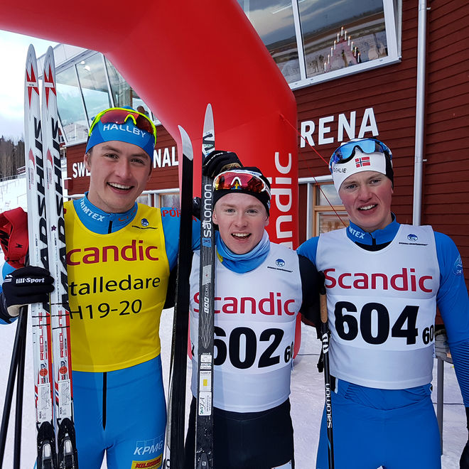 HUGO JACOBSSON, Falun-Borlänge SK (mitten) vann Scandic Cup-sprinten i Östersund före norrmannen Anton Elvseth (höger) och Adam Persson, Hallby. Foto: THORD ERIC NILSSON