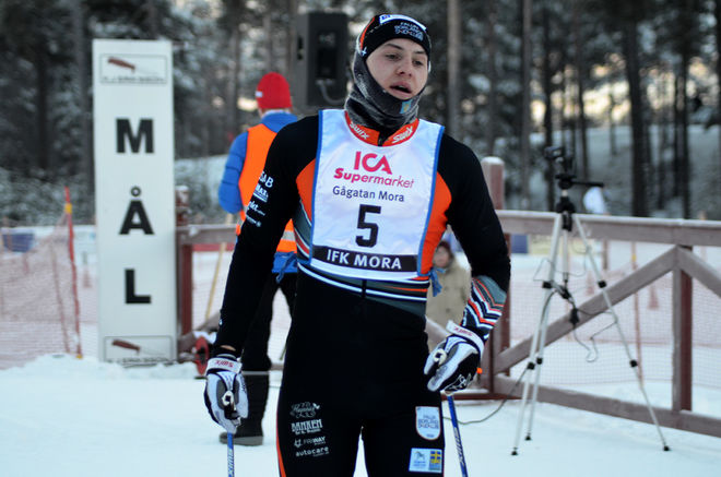 ANTON HEDLUND, Falun Borlänge SK går i mål som segrare i MoraPinglan i helgen. Foto: IFK MORA SK