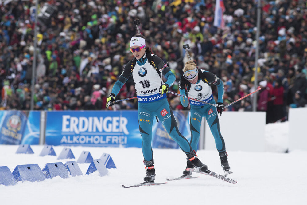 08.01.2017, Oberhof, Germany (GER):Anais Chevalier (FRA), Marie Dorin Habert (FRA), (l-r) -  IBU world cup biathlon, mass women, Oberhof (GER). www.nordicfocus.com. © Manzoni/NordicFocus. Every downloaded picture is fee-liable.