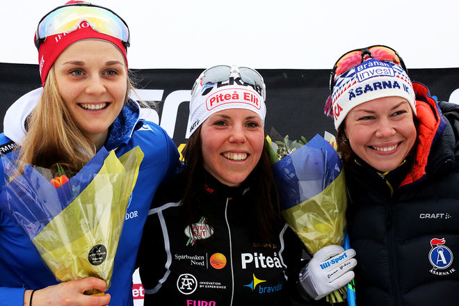 TOPPTRION i damernas skiathlon, fr v: Stina Nilsson (2:a), Charlotte Kalla (1:a) och Emma Wikén (3:a). Foto/rights: MARCELA HAVLOVA/sweski.com