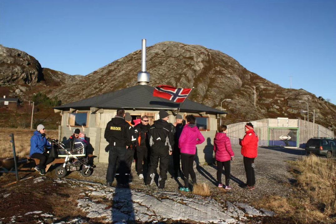 Turmarsj sol ved grillhytta