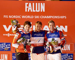 PETTER NORTHUG jr (mitten) vann VM-guldet i sprint i Falun 2015 före Alex Harvey, CAN (tv) och Ola Vigen Hattestad, NOR. Foto: NORDIC FOCUS
