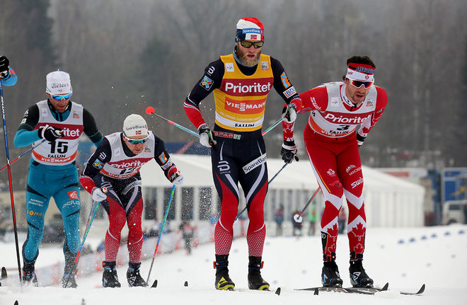 ÅKARE SOM alla kan ta medalj i skiathlon: Alex Harvey (höger) leder före Martin Johnsrud Sundby, Sjur Røthe och Jean Marc Gaillard. Foto/rights: MARCELA HAVLOVA/sweski.com