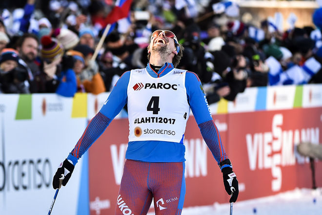 SERGEY USTIUGOV jublar över VM-guldet i skiathlon, men han startar inte på 15 km i Lahtis. Foto: NORDIC FOCUS
