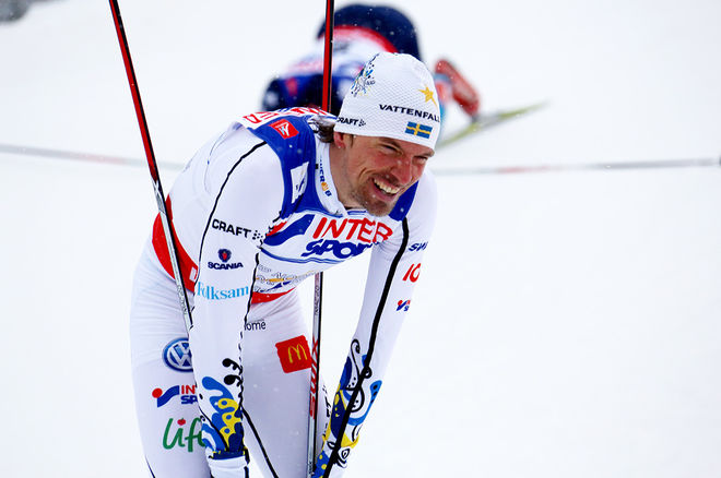 JOHAN OLSSON var ett osäkert kort. Han blev ändå bäste svensk men var inte nöjd med en 9:e plats på 15 km klassisk i skid-VM i Lahtis. Foto: NORDIC FOCUS