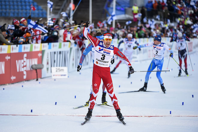 ALEX HARVEY säkrar Kanadas första individuella guld i VM i längdåkning på skidor. Då blir han så här glad. Foto: NORDIC FOCUS