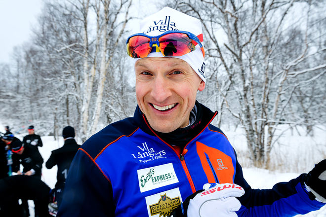 JERRY AHRLIN väljer nu att avsluta sin aktiva karriär och hyllas av teamchefen Daniel Tynell i Team Tynell för vad han gjort för svensk skidåkning. Här från Årefjällsloppet i vinter. Foto: MAGNUS ÖSTH/Visma Ski Classics
