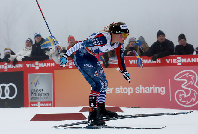 JESSICA DIGGINS är kanske USA:s största medaljhopp i längdåkningen vid OS i Pyeongchang. Här från världscupen i Ulricehamn i vintras. Foto/right: MARCELA HAVLOVA/sweski.com