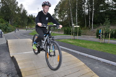 Trafikkopplæringsbanen er formet i samarbeid med Trygg trafikk. (Foto: Asker kommune)